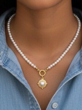 Plunder Design Pearl Bead Necklace with Gold Pendant